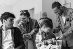 צילום משפחתי דוקומנטרי בבית רגע טבעי מלא צחוק וחום מאת טל גולדשטיין צלם משפחות