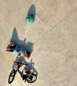 צילום משפחה טבעי ודוקומנטרי בבית רגע של אהבה ובכי מאת טל גולדשטיין צלם משפחות